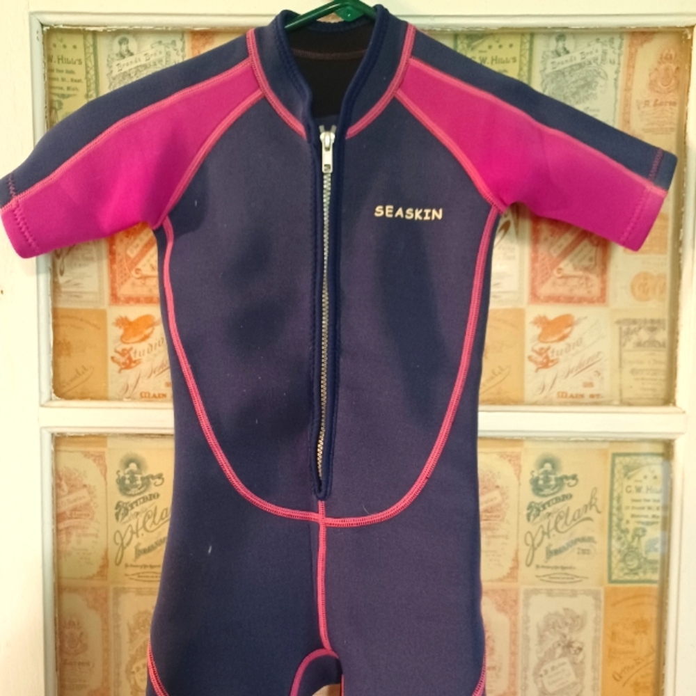 Children's wetsuit, short sleeves, shorts, size 4